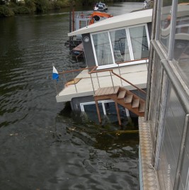 RME Fireface 400 Thames House Boat