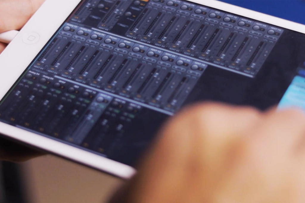 UCX II and iPad - Synthax Audio UK