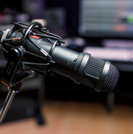 Lauten Audio's LS-208 Microphone in a srecording studio