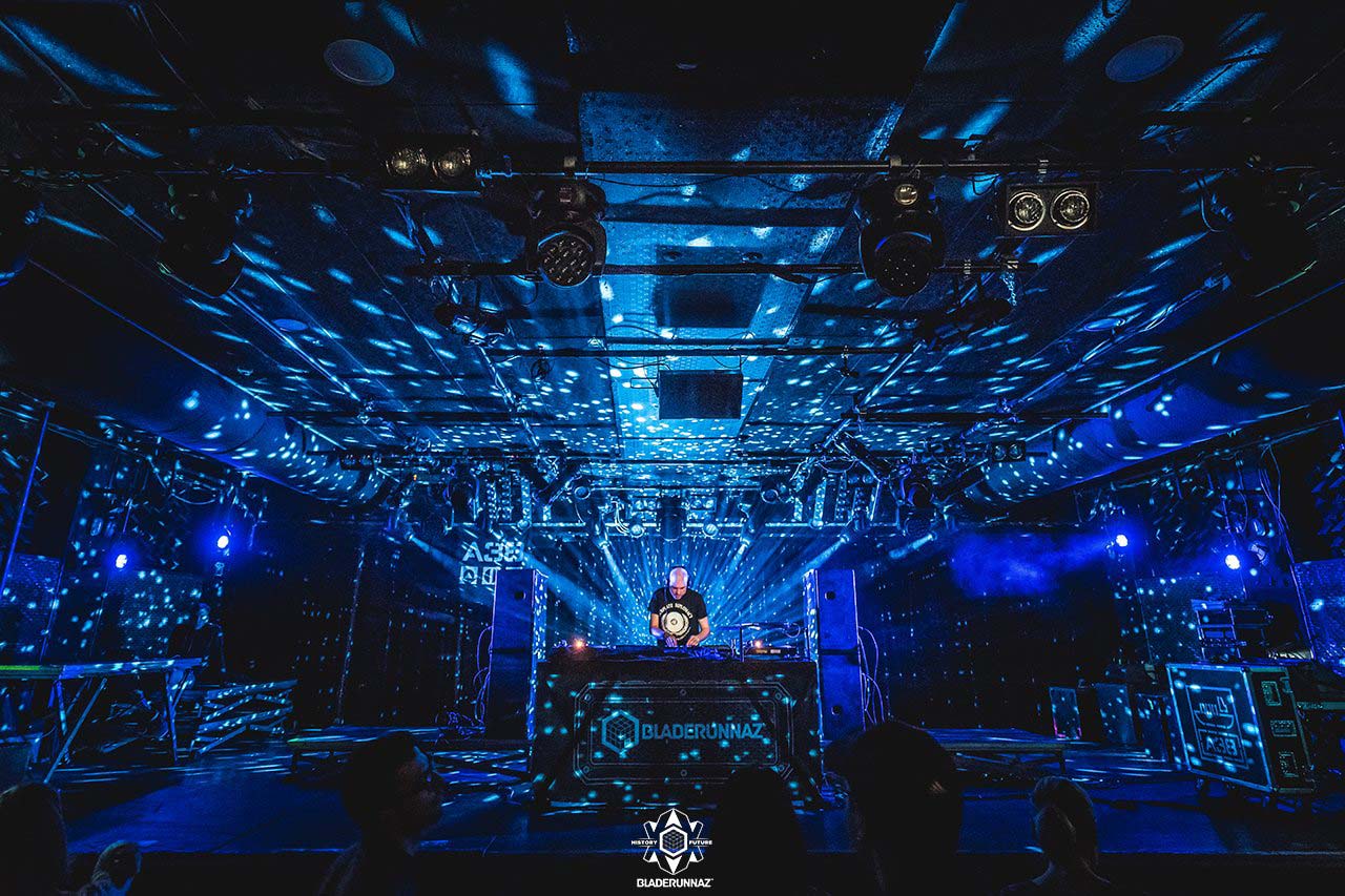 Phaeleh DJing in Budapest
