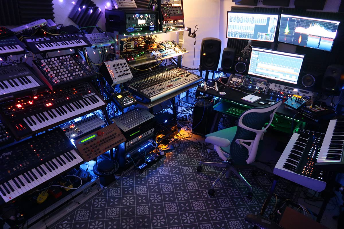 Perspective of Phaeleh's studio