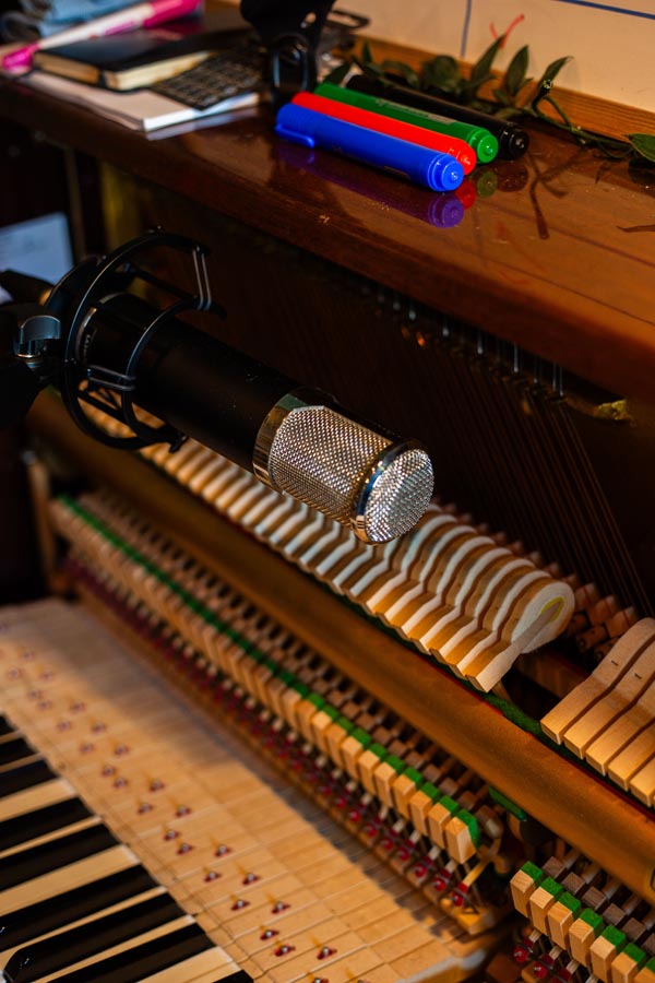A Lauten Audio LA-320 v2 Microphone recording a piano