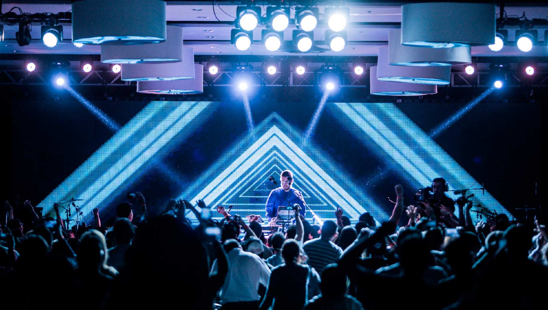 British DJ Andy Hunter performing live