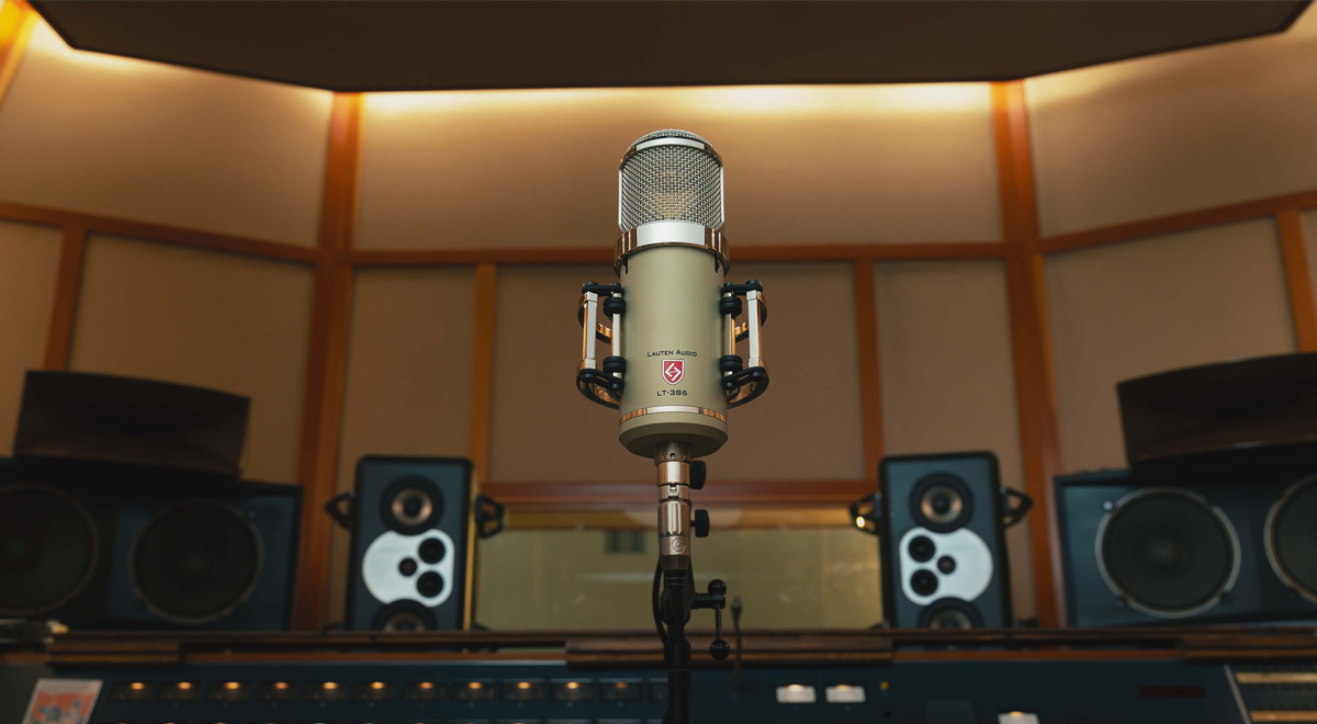 Lauten Audio Eden LT-386 microphone in a recording studio