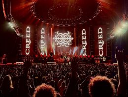 Crowd in front of stage at Creed concert