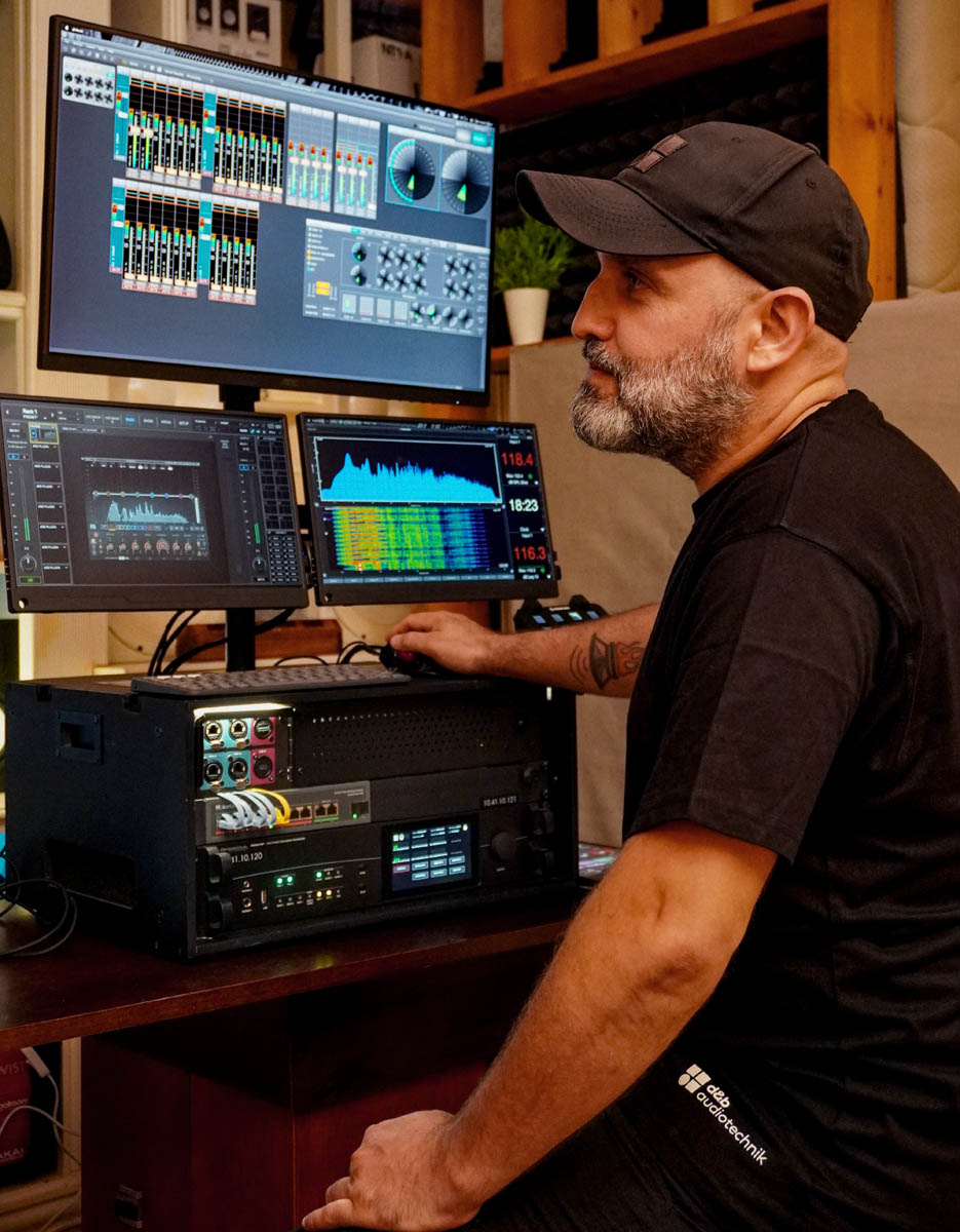 Nando operating one of the two PRODIGY.MP rigs. The screens show globcon, Waves SuperRack and Rational Acoustics Smaart®. Credit P. Guedes