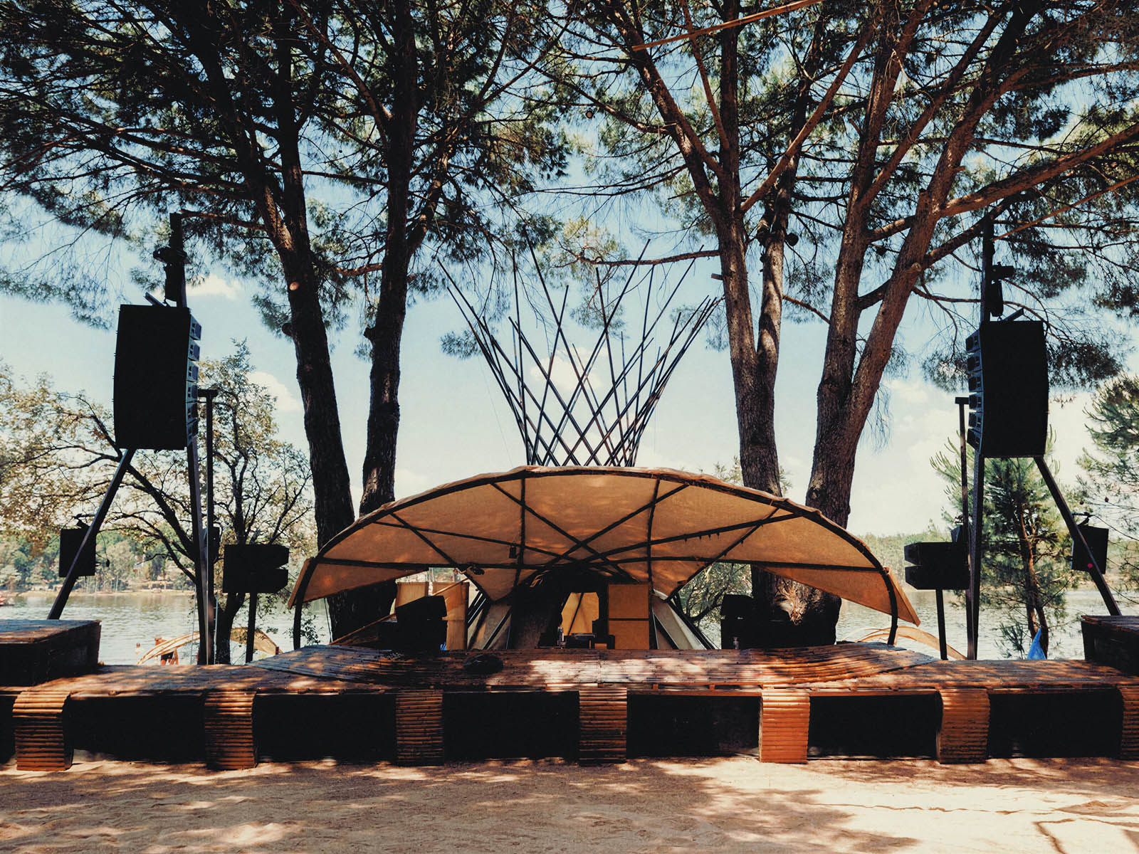 Pic 2 - The Floresta stage at Waking Life, equipped with a d&b audiotechnik system. Credit Aneta Urbonaite